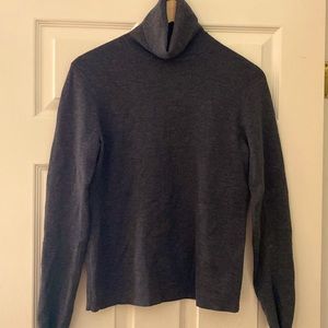 Brooks Brothers charcoal gray Merino wool turtleneck in size large